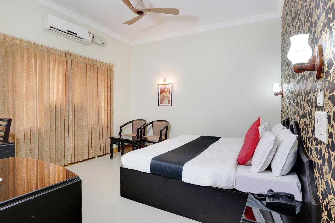Capital O 46475 Gd International Redfort Hotel Nilambūr Exterior foto